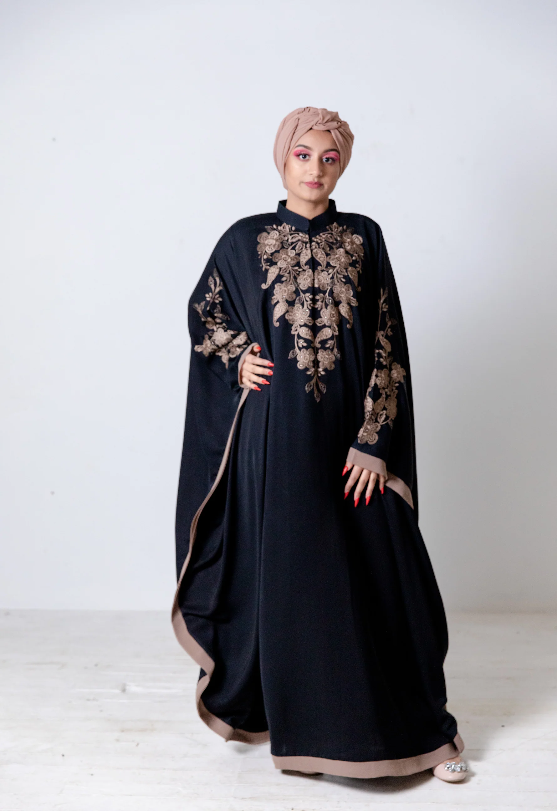 Black Closed Abaya – Luxurious Gold Paisley Embroidered Batwing Design - Image 3