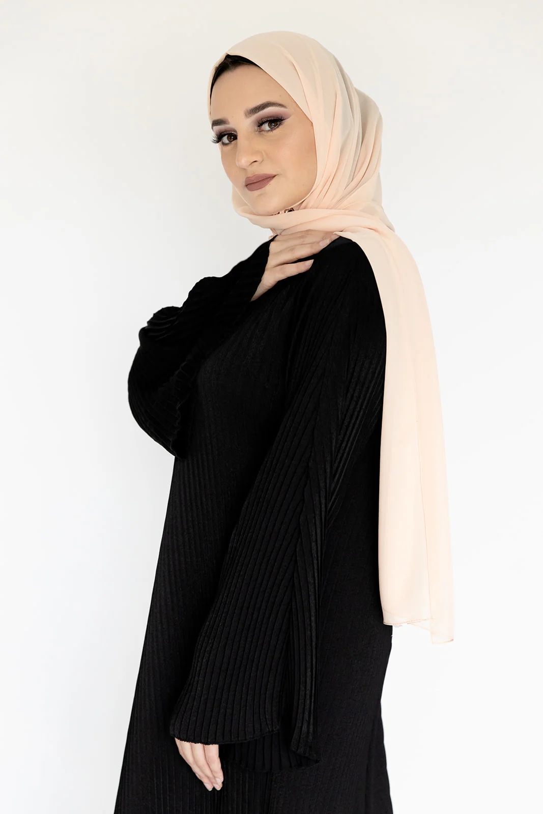 Black Closed Abaya – Plain Pleated Design - Image 3