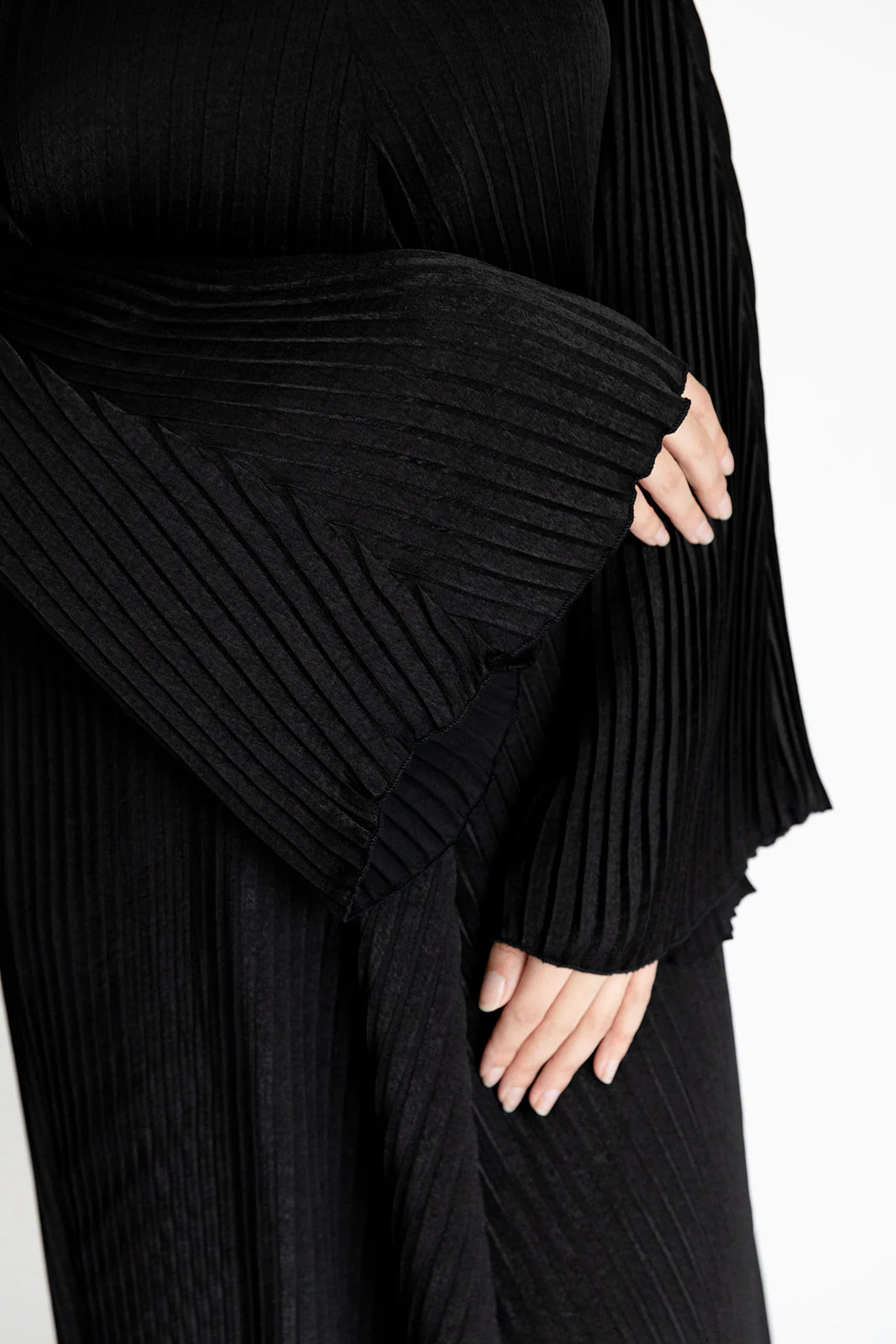 Black Closed Abaya – Plain Pleated Design - Image 5