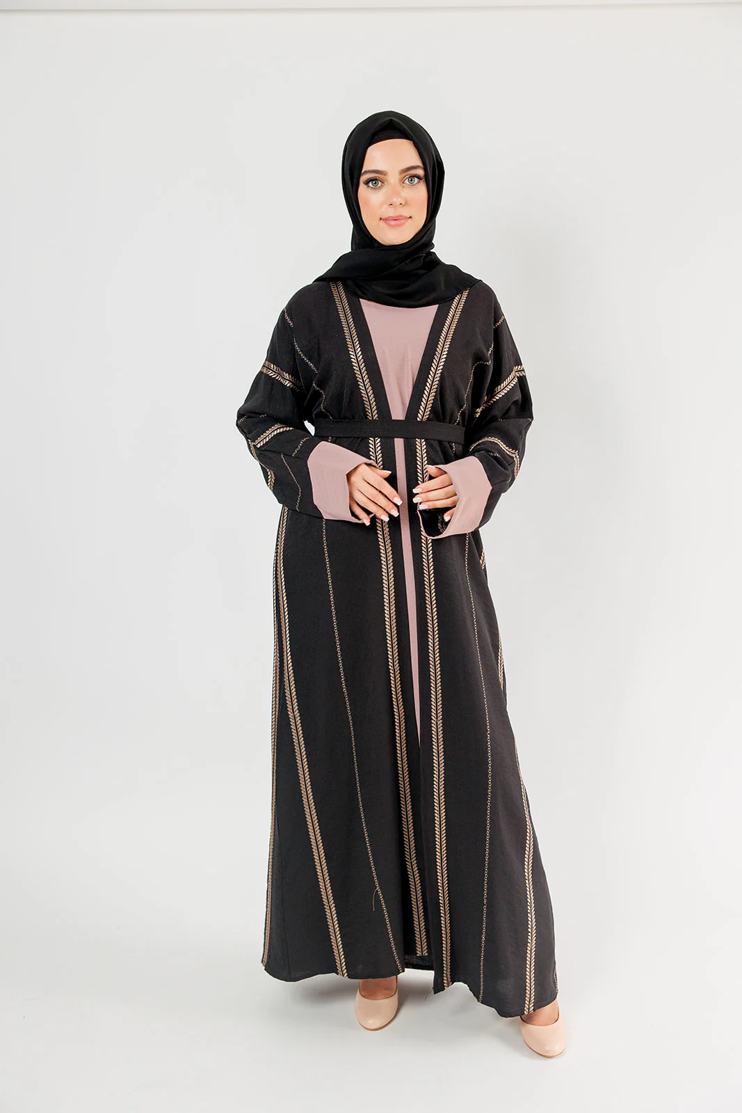 Black Two-Piece Abaya Set – Luxurious Crushed Polyester with Gold Embroidery and Belt - Image 2
