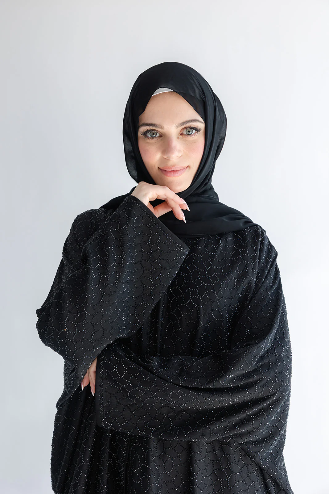 Black Open Abaya – Geometric Batwing Design with Contrast Detailing - Image 3