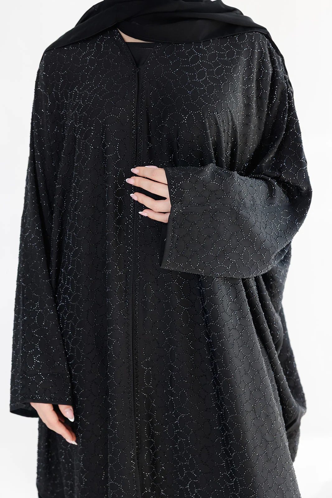 Black Open Abaya – Geometric Batwing Design with Contrast Detailing - Image 4