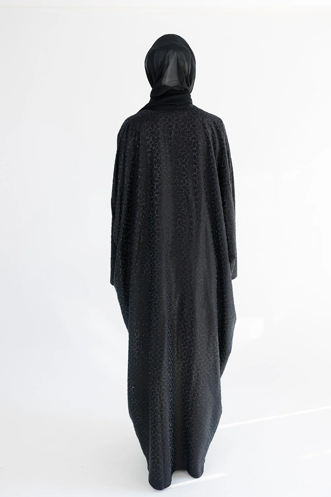 Black Open Abaya – Geometric Batwing Design with Contrast Detailing - Image 5