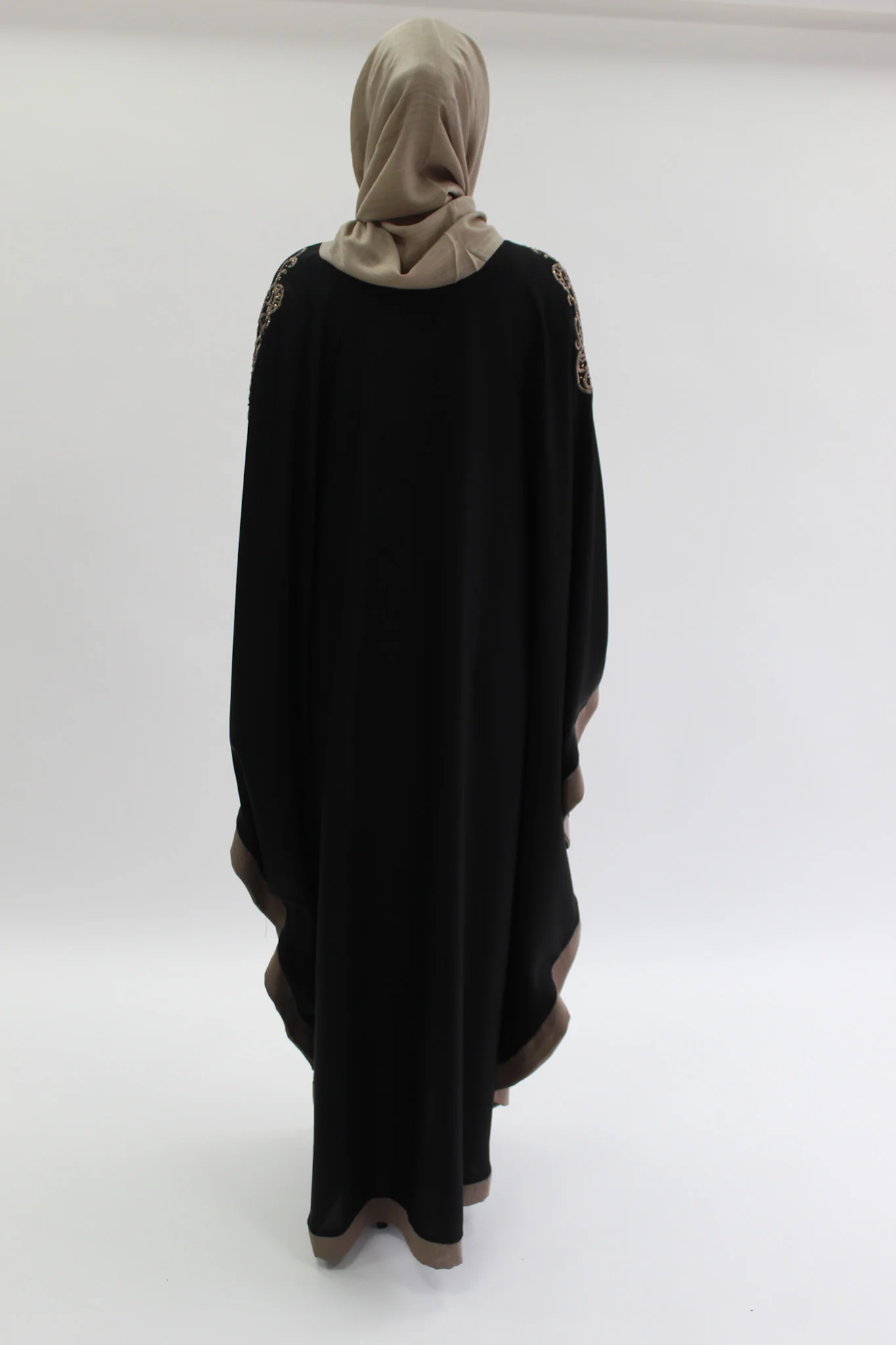 Black Luxury Batwing Embroidery Mink Border Abaya - Image 4