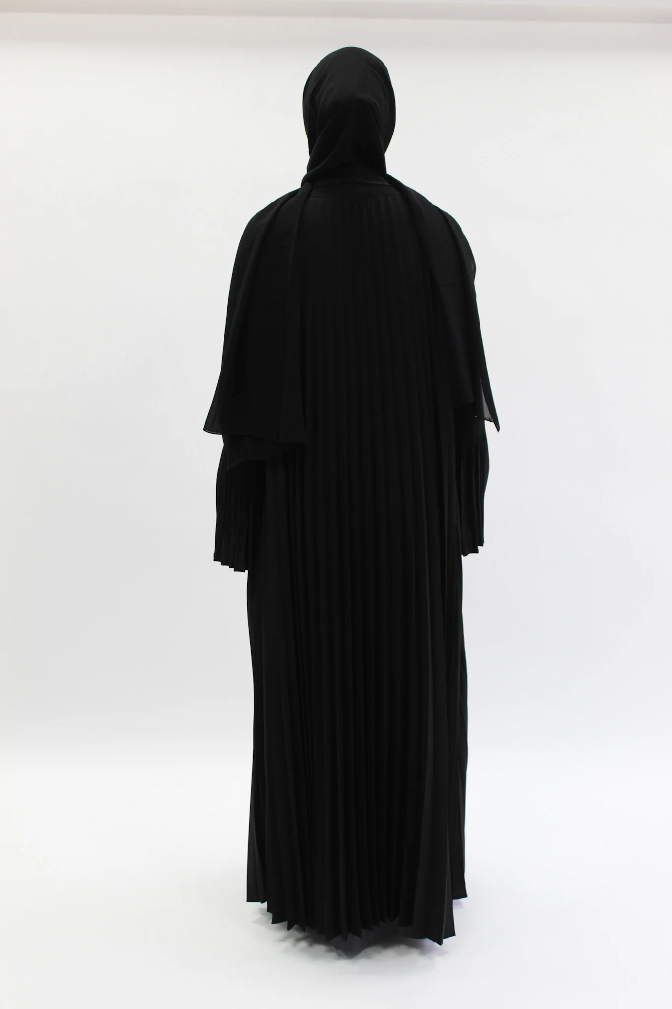 Black Open Abaya – Luxury Pleated Design - Image 3