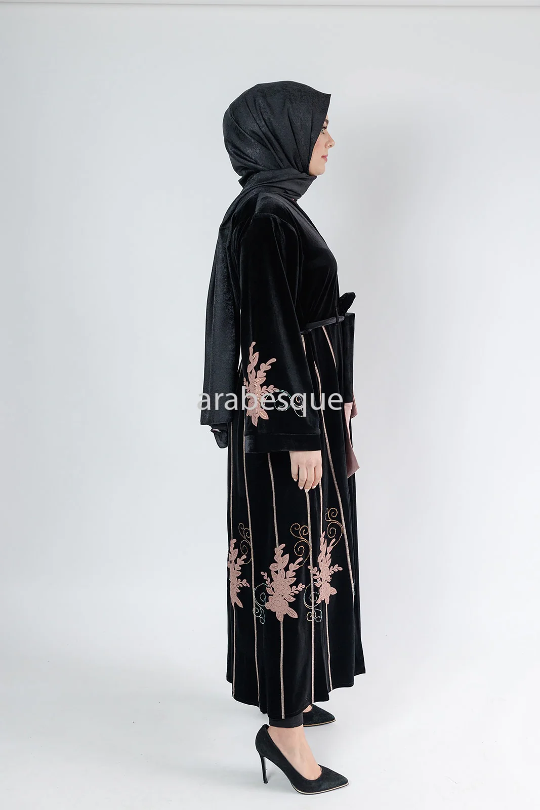 Black Velvet Open Abaya – Luxurious Floral Embroidered Design with Belt - Image 5