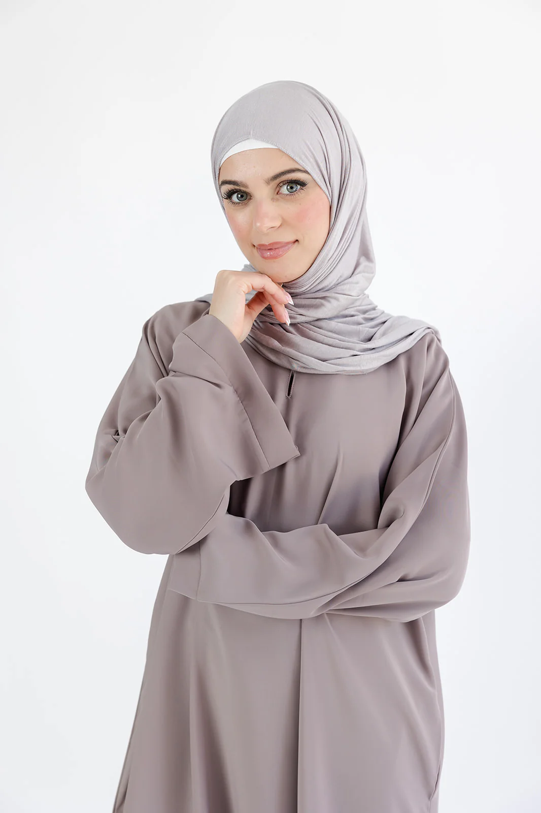 Dusty Mauve Closed Abaya – Premium Plain Nidha Wide Sleeves with Pocket - Image 3
