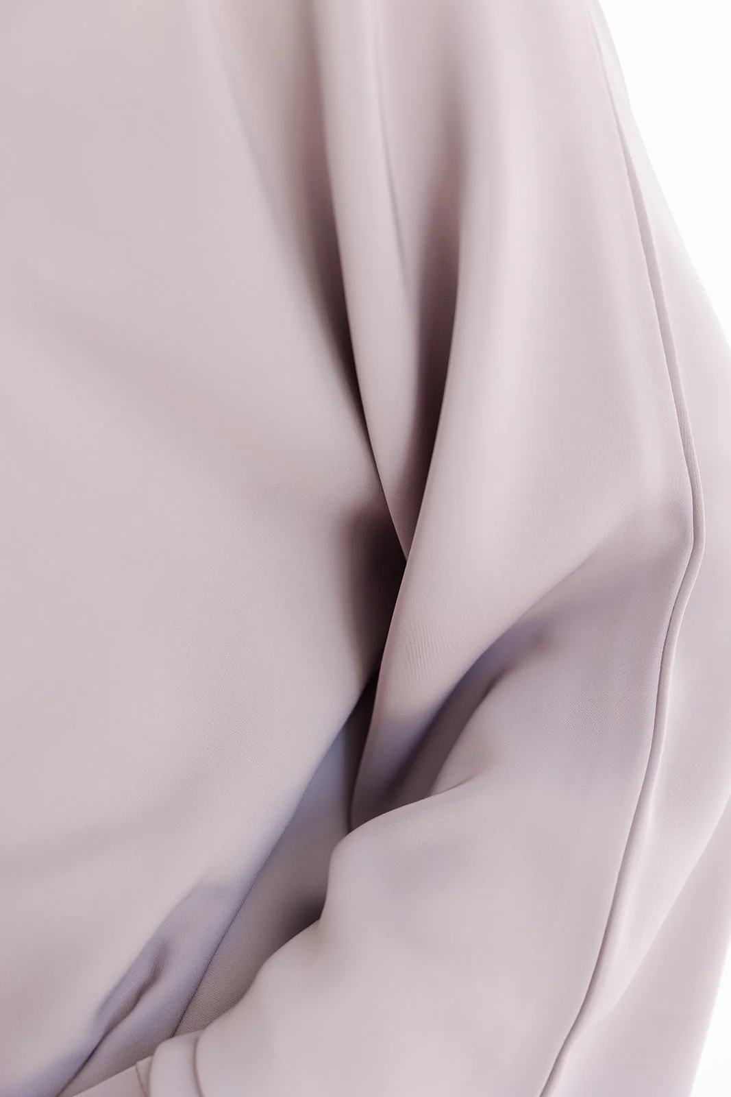 Dusty Mauve Closed Abaya – Premium Plain Nidha Wide Sleeves with Pocket - Image 4