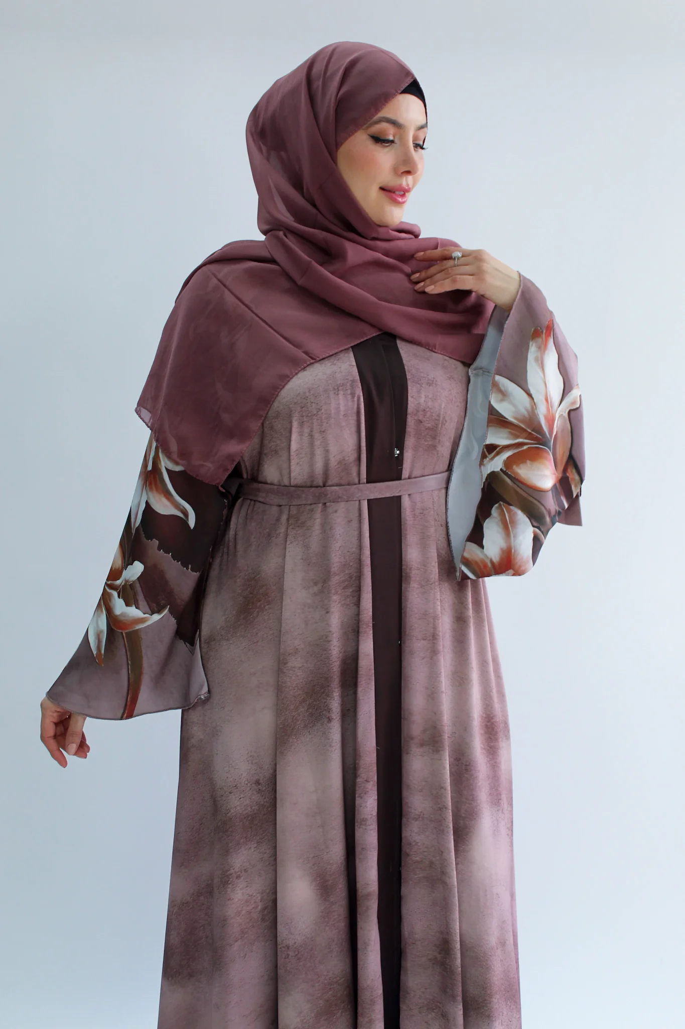 Dusty Pink Open Abaya – Abstract Watercolour Floral Print With Belt - Image 2