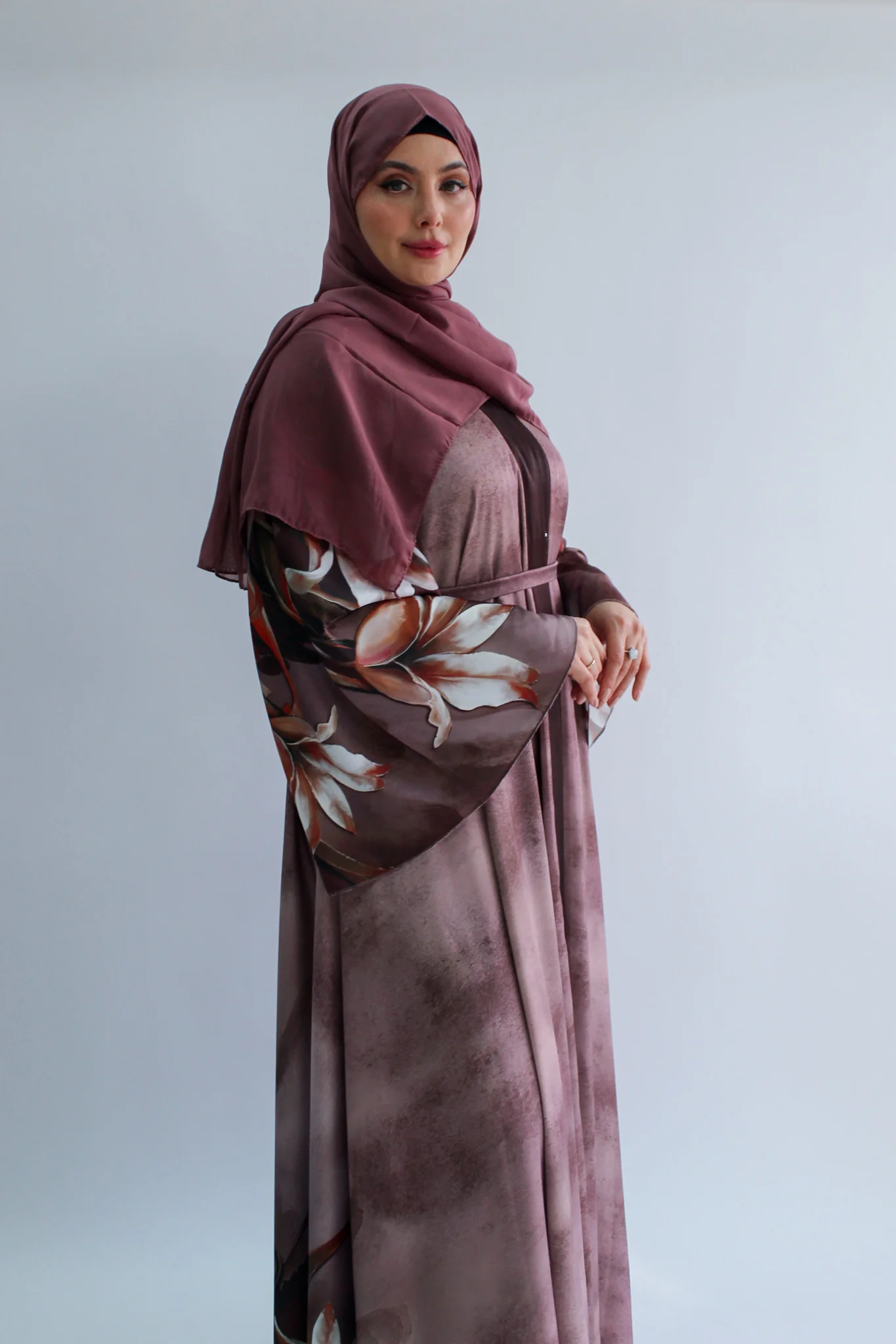 Dusty Pink Open Abaya – Abstract Watercolour Floral Print With Belt - Image 3