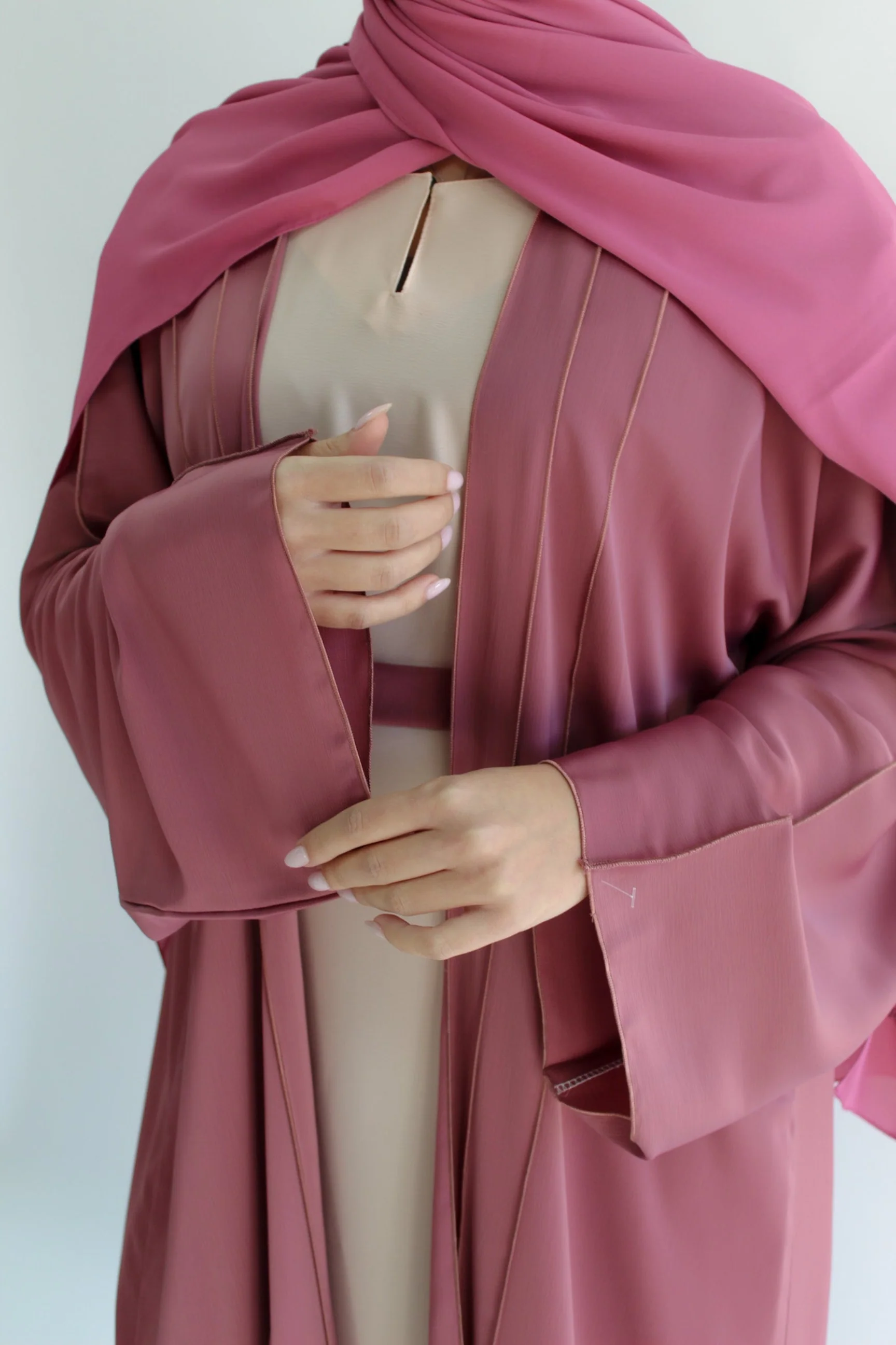 Dusty Rose Open Abaya – Ripple Satin Lined Design with Belt - Image 2