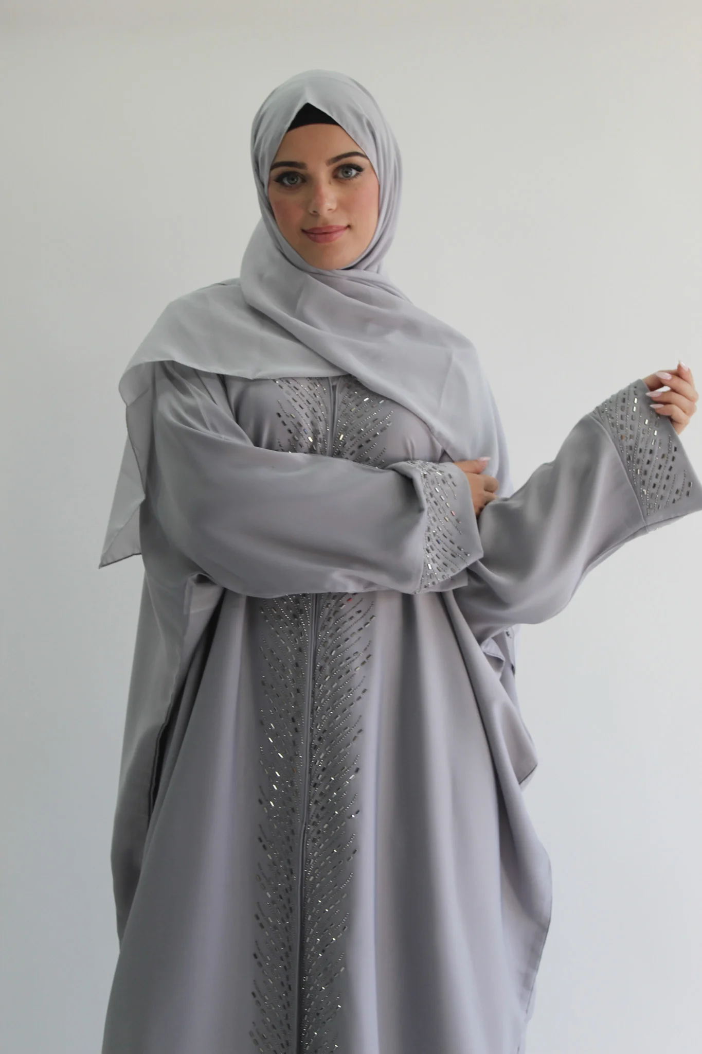 Silvery Grey Embellished Border Open Batwing Abaya - Image 4