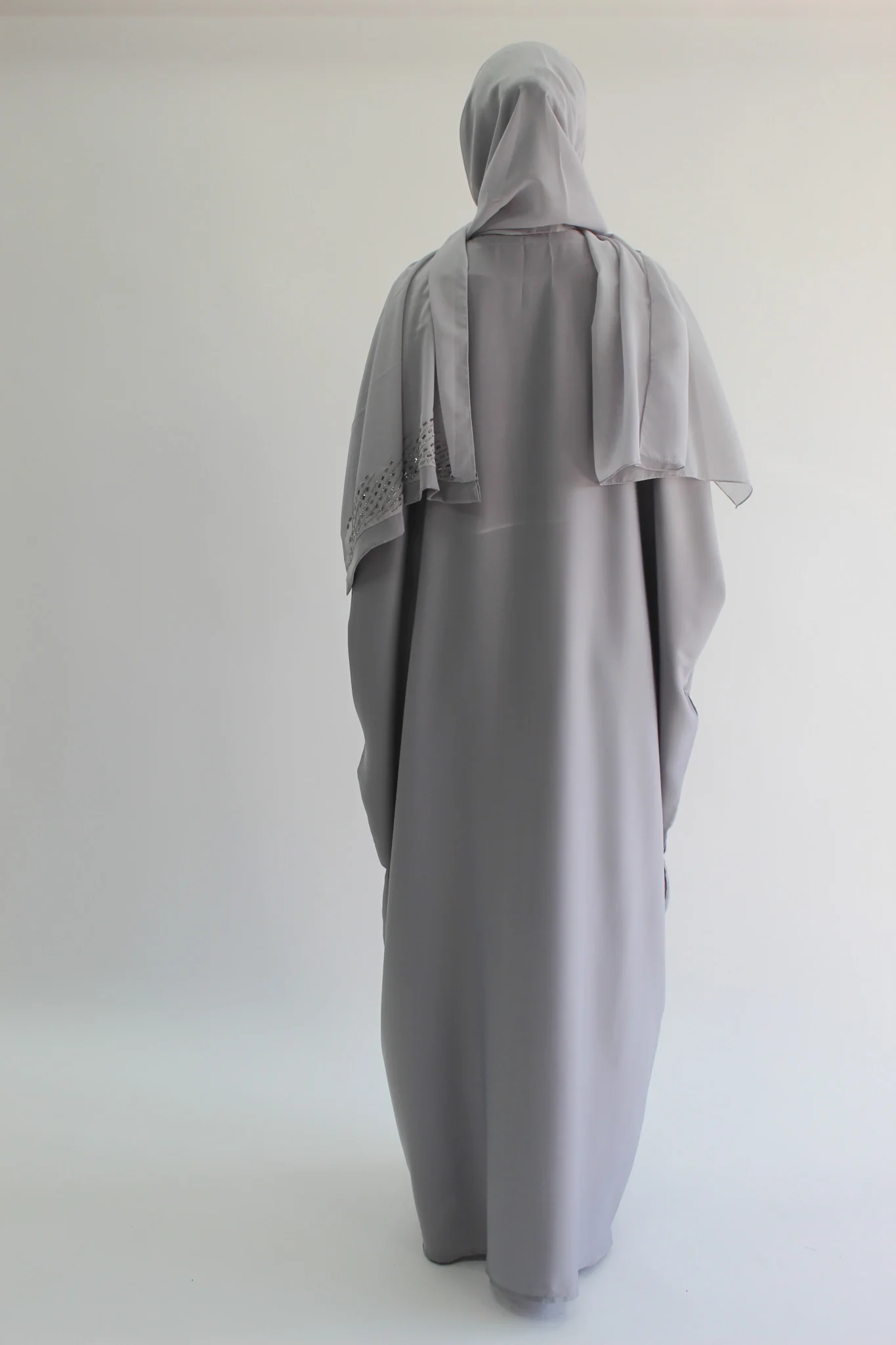 Silvery Grey Embellished Border Open Batwing Abaya - Image 5