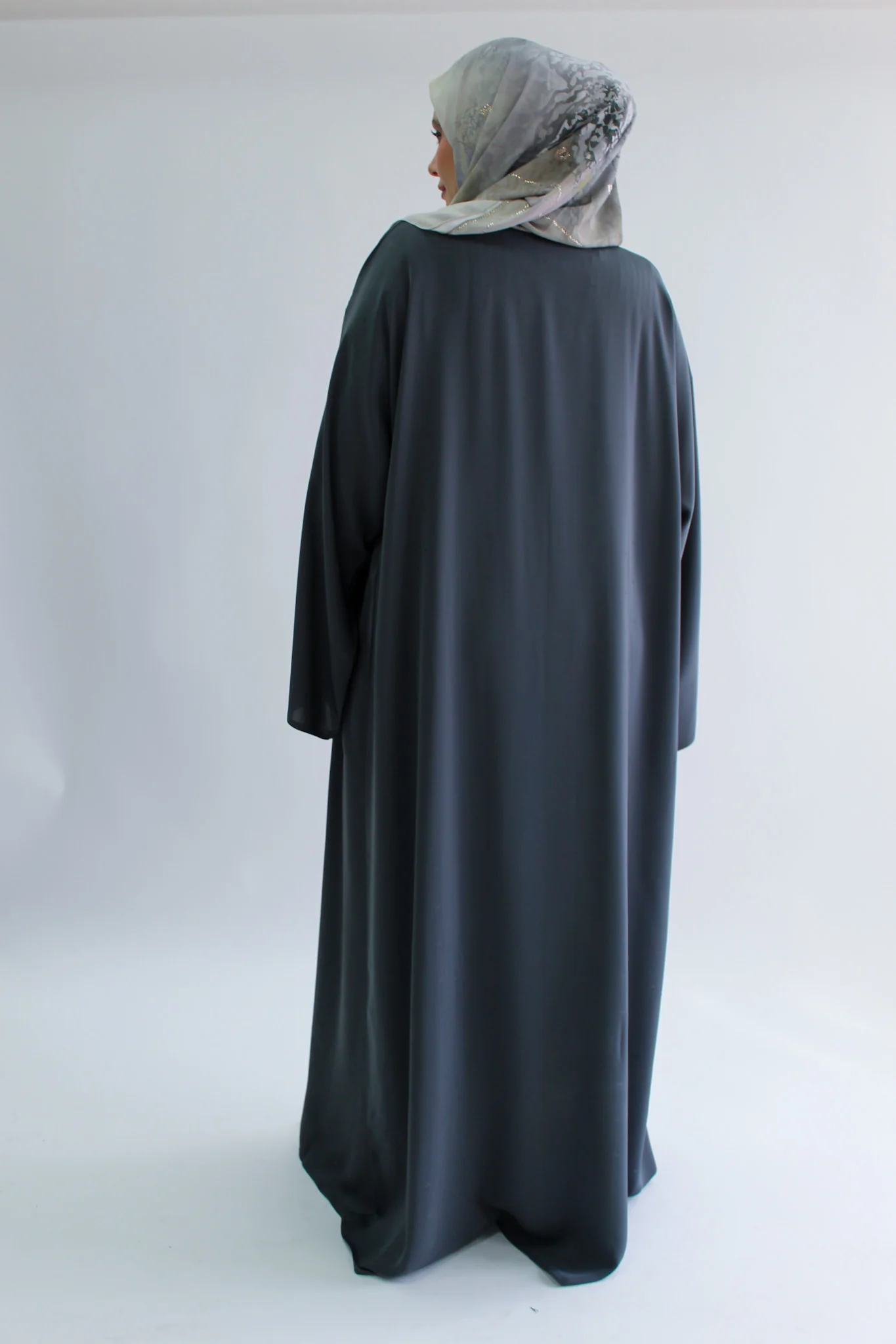 Grey Open Abaya - Premier Plain Design with Linear Texture and Pocket - Image 5