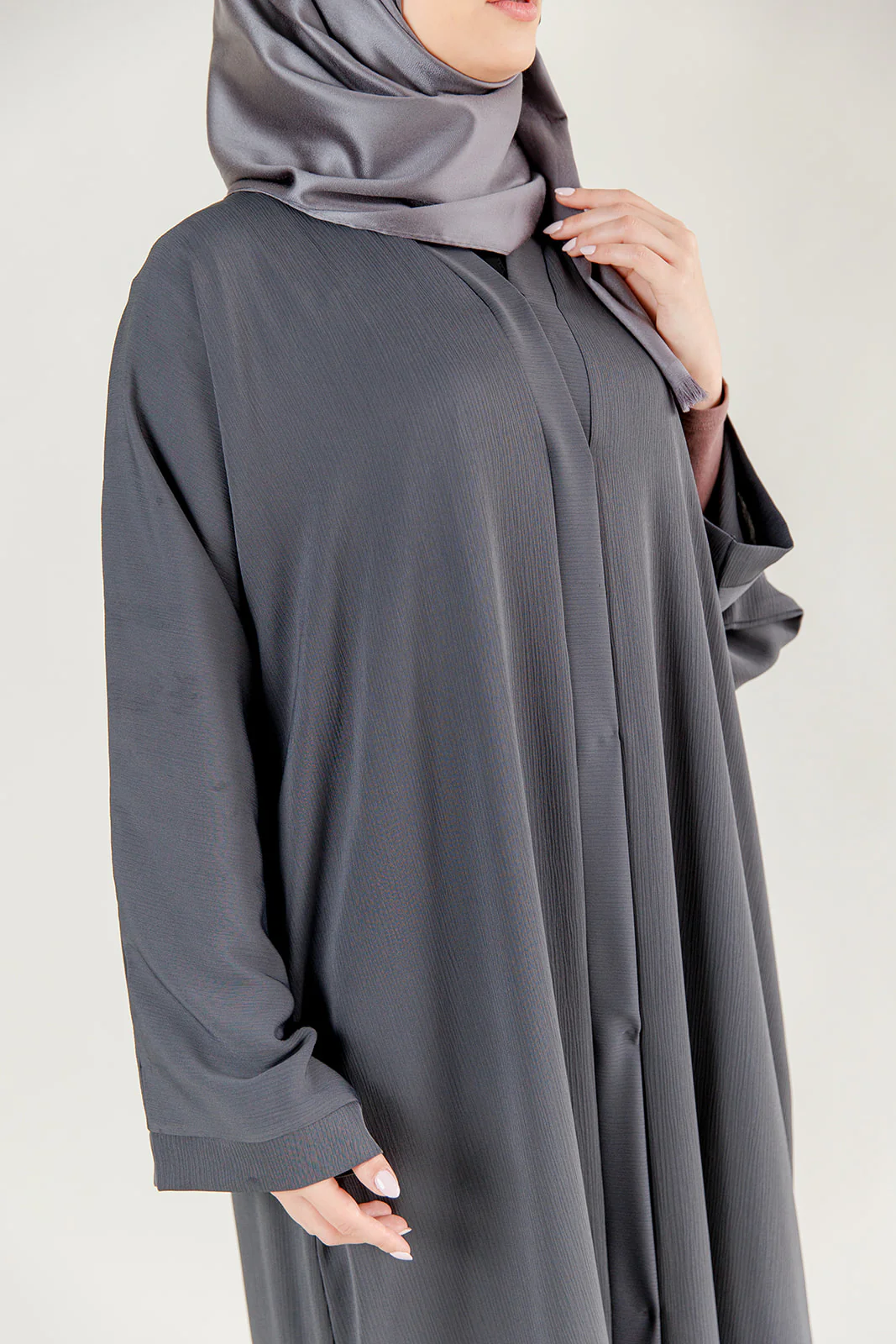 Grey Open Abaya – Plain Design with Textured Finish - Image 2