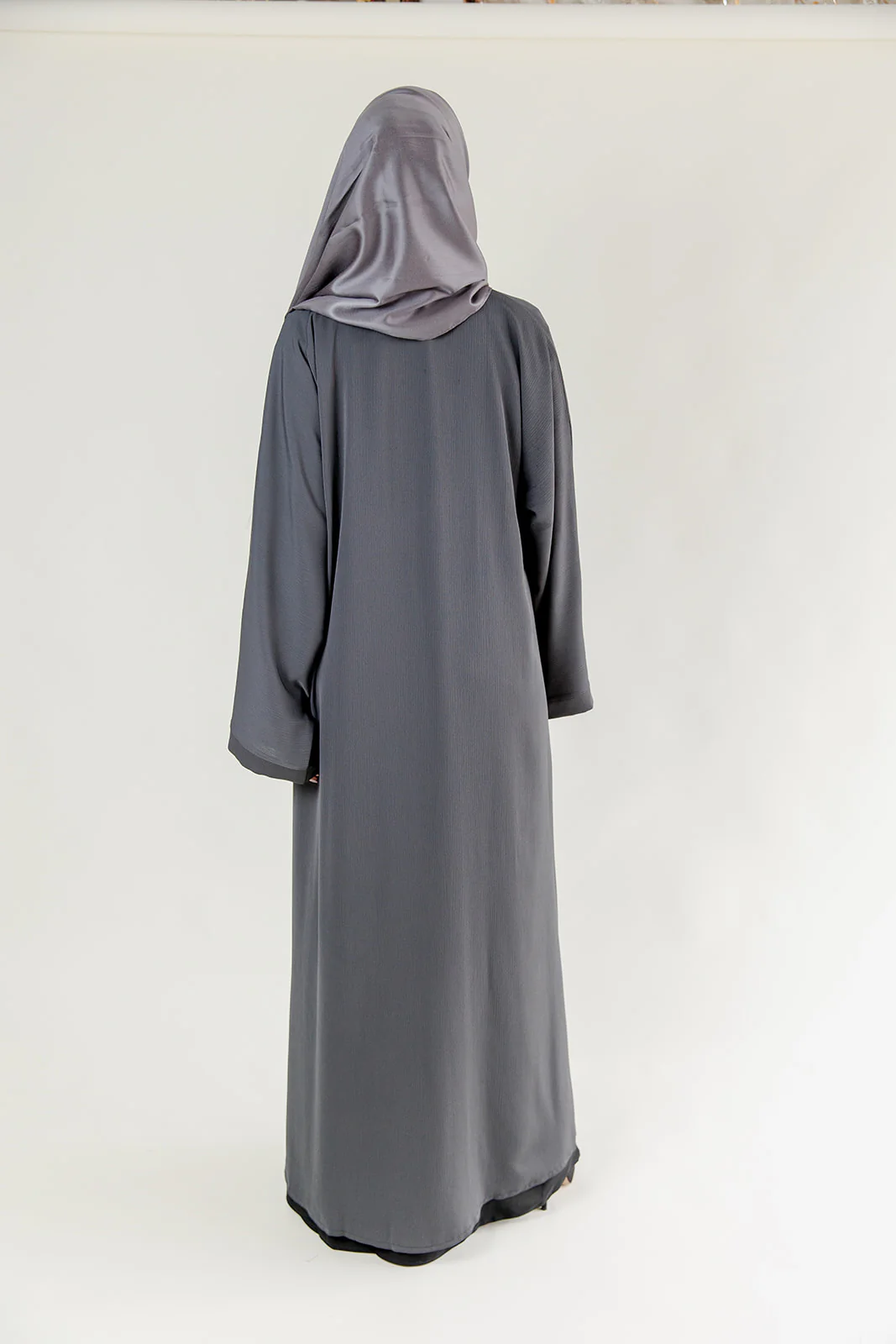 Grey Open Abaya – Plain Design with Textured Finish - Image 3