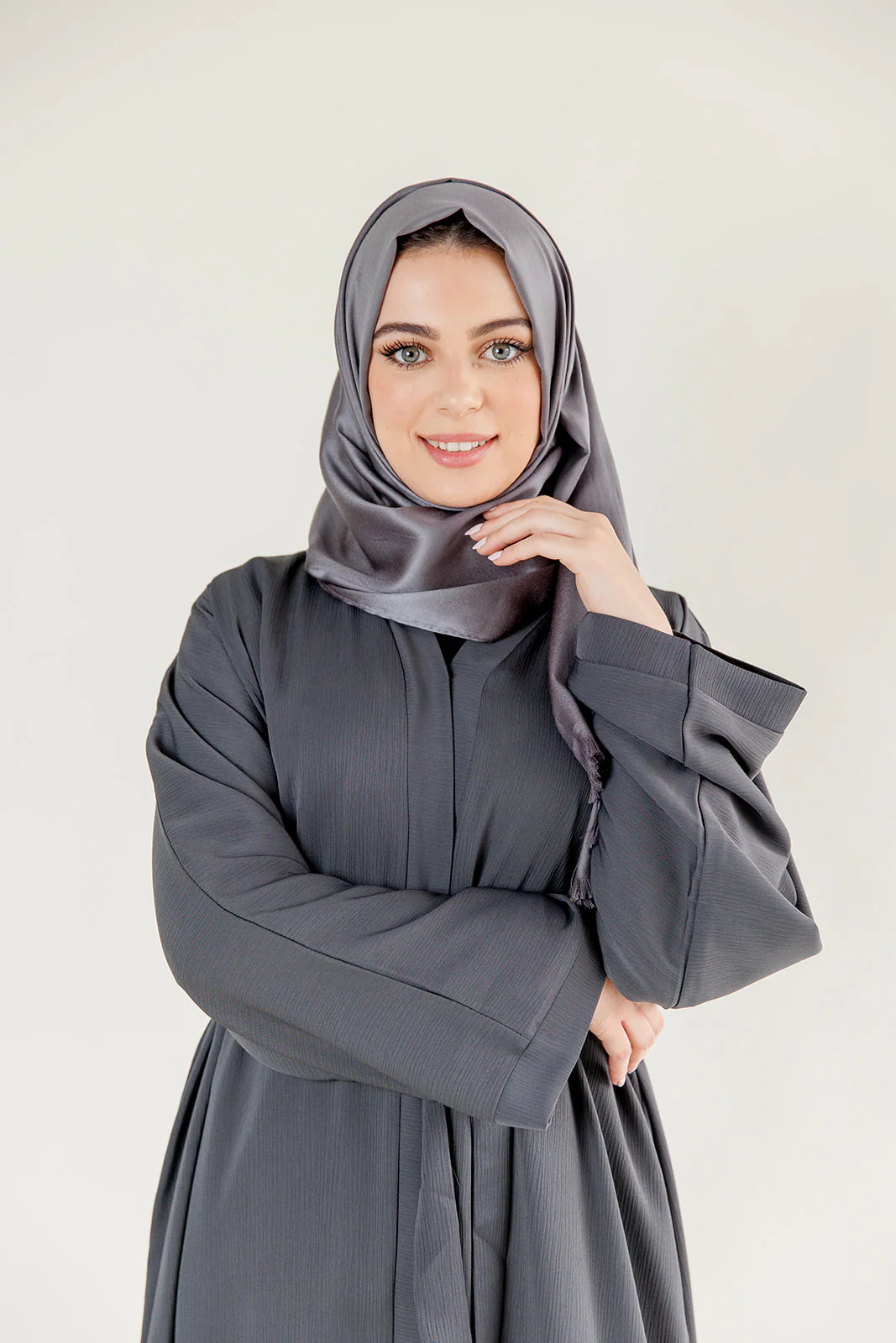 Grey Open Abaya – Plain Design with Textured Finish - Image 4