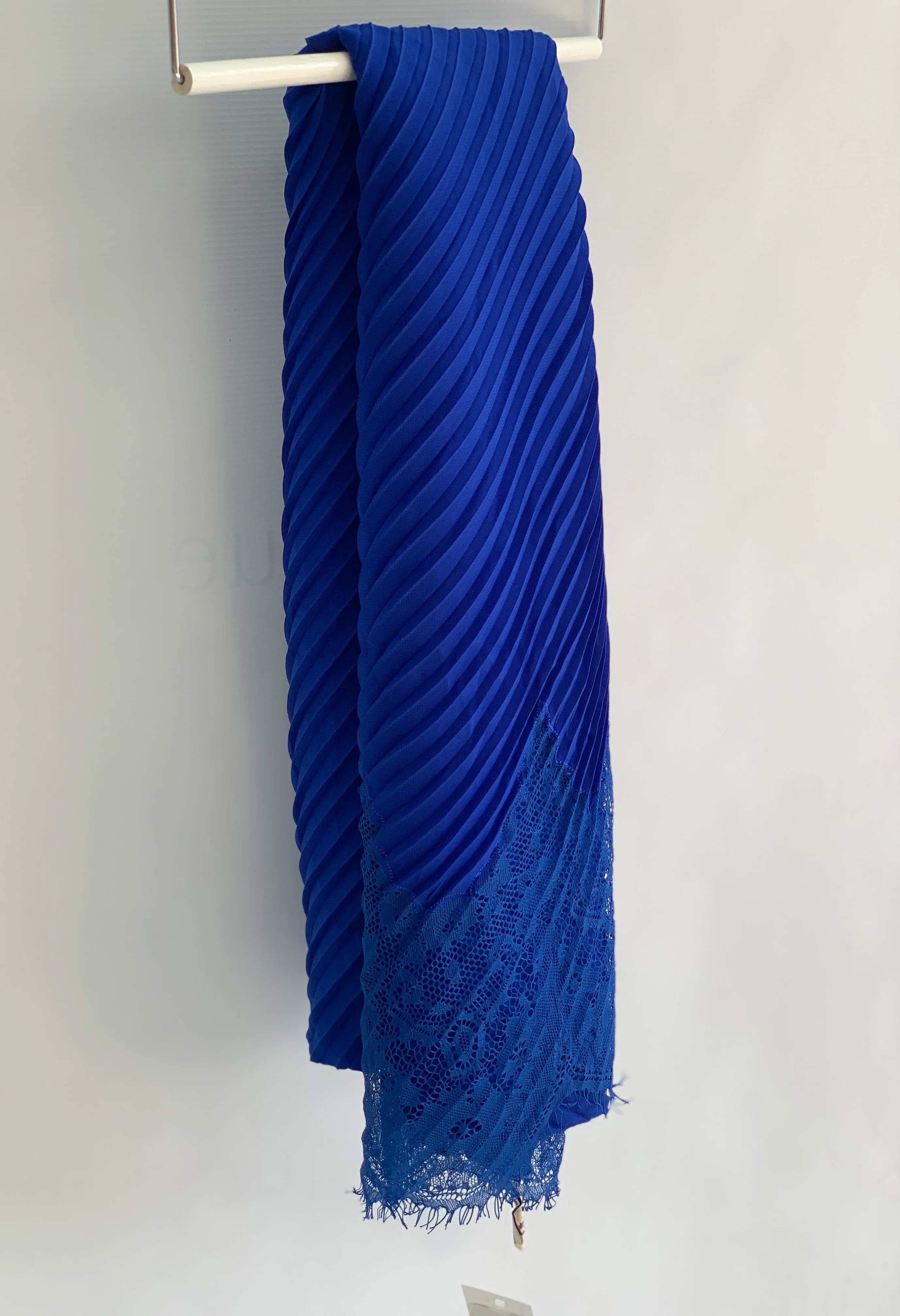 Kashkha Pleated Lace Hijab - Image 9