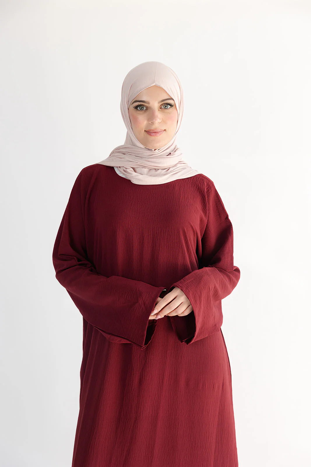Maroon Closed Abaya – Crushed Polyester with Pocket - Image 3