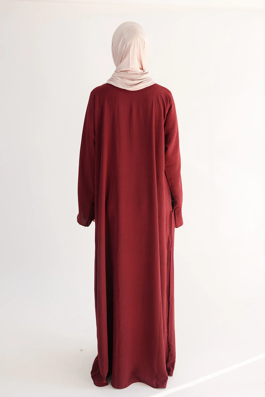 Maroon Closed Abaya – Crushed Polyester with Pocket - Image 5