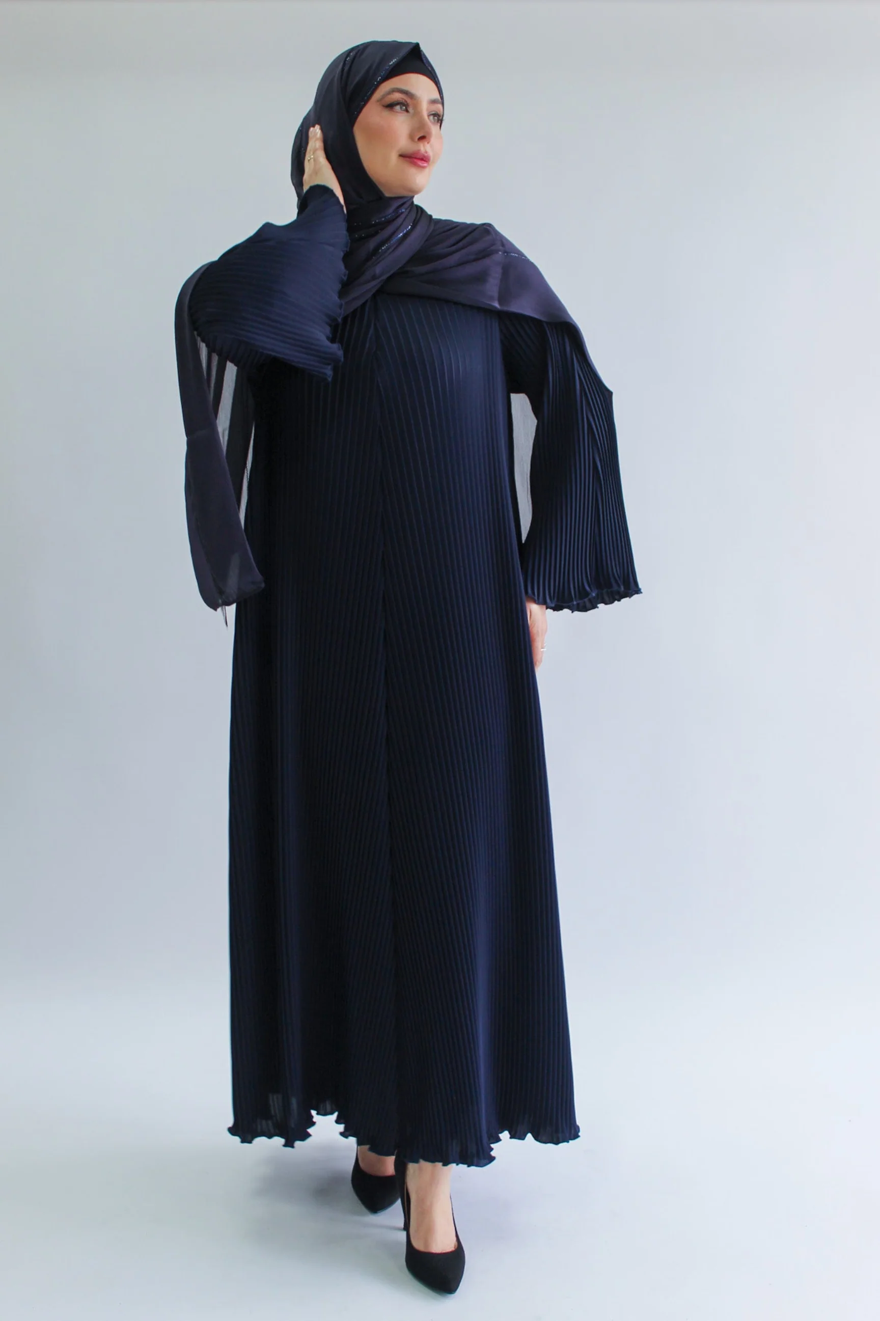 Navy Closed Abaya - Plain Pleated Design