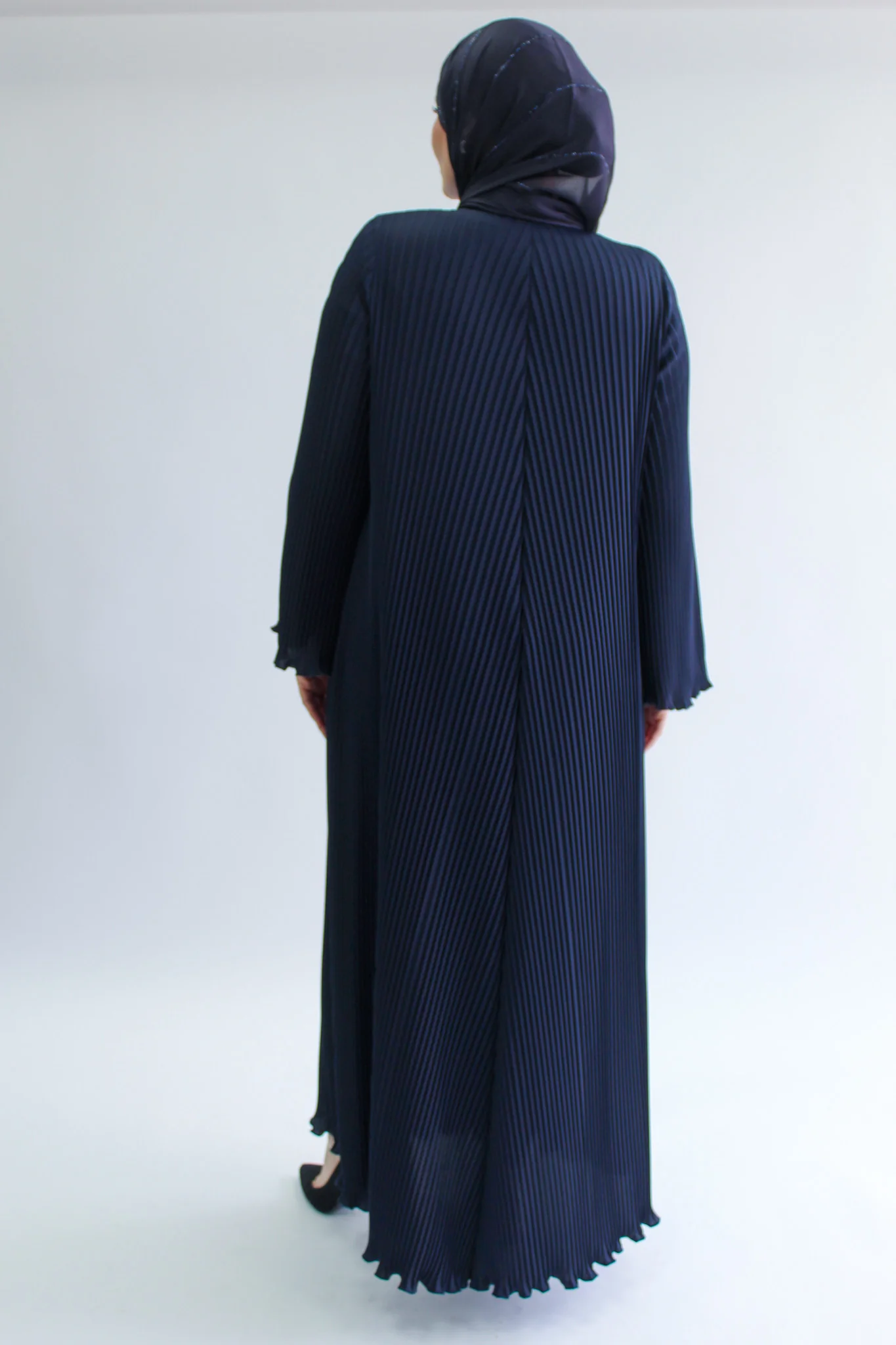 Navy Closed Abaya - Plain Pleated Design - Image 5