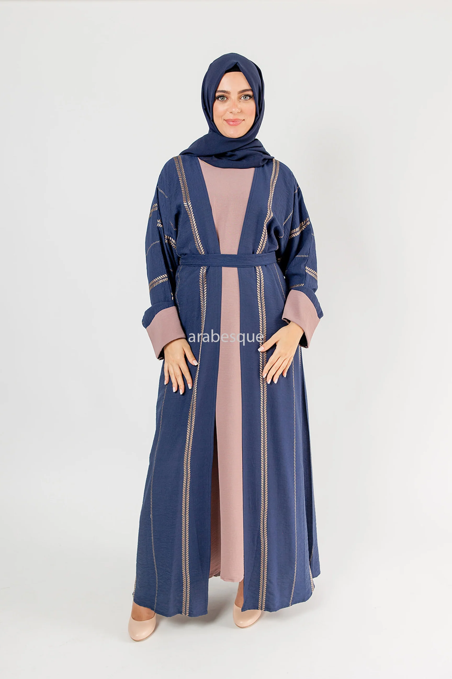 Navy Two-Piece Abaya Set – Luxurious Crushed Polyester with Gold Embroidery and Belt