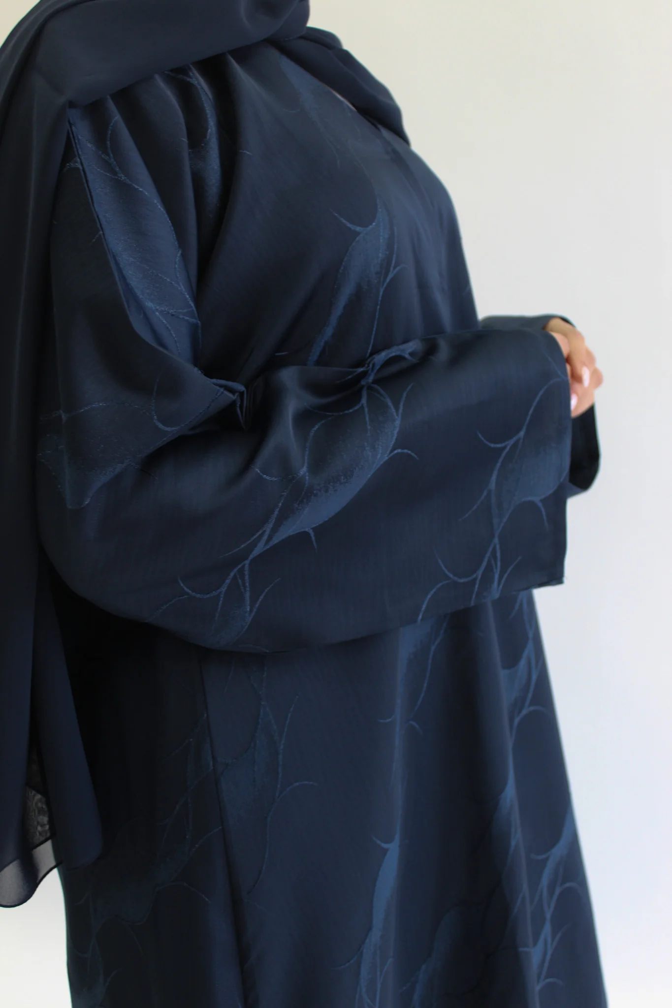 Navy Open Abaya – Patterned Design with Straight Sleeves - Image 4