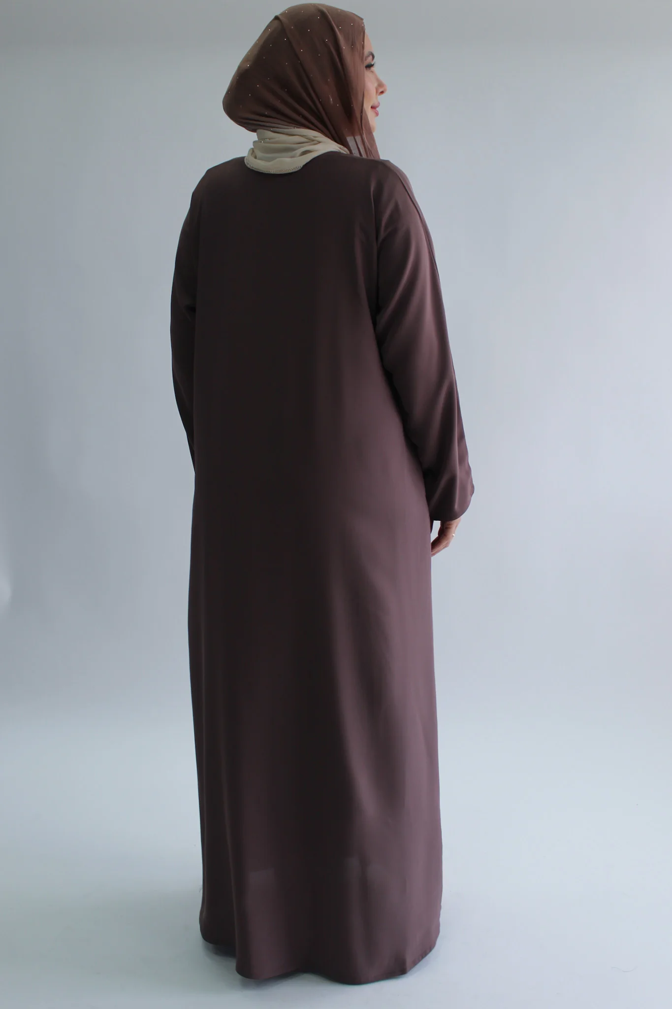 Taupe Closed Abaya – Premium Nidha with Pocket - Image 4