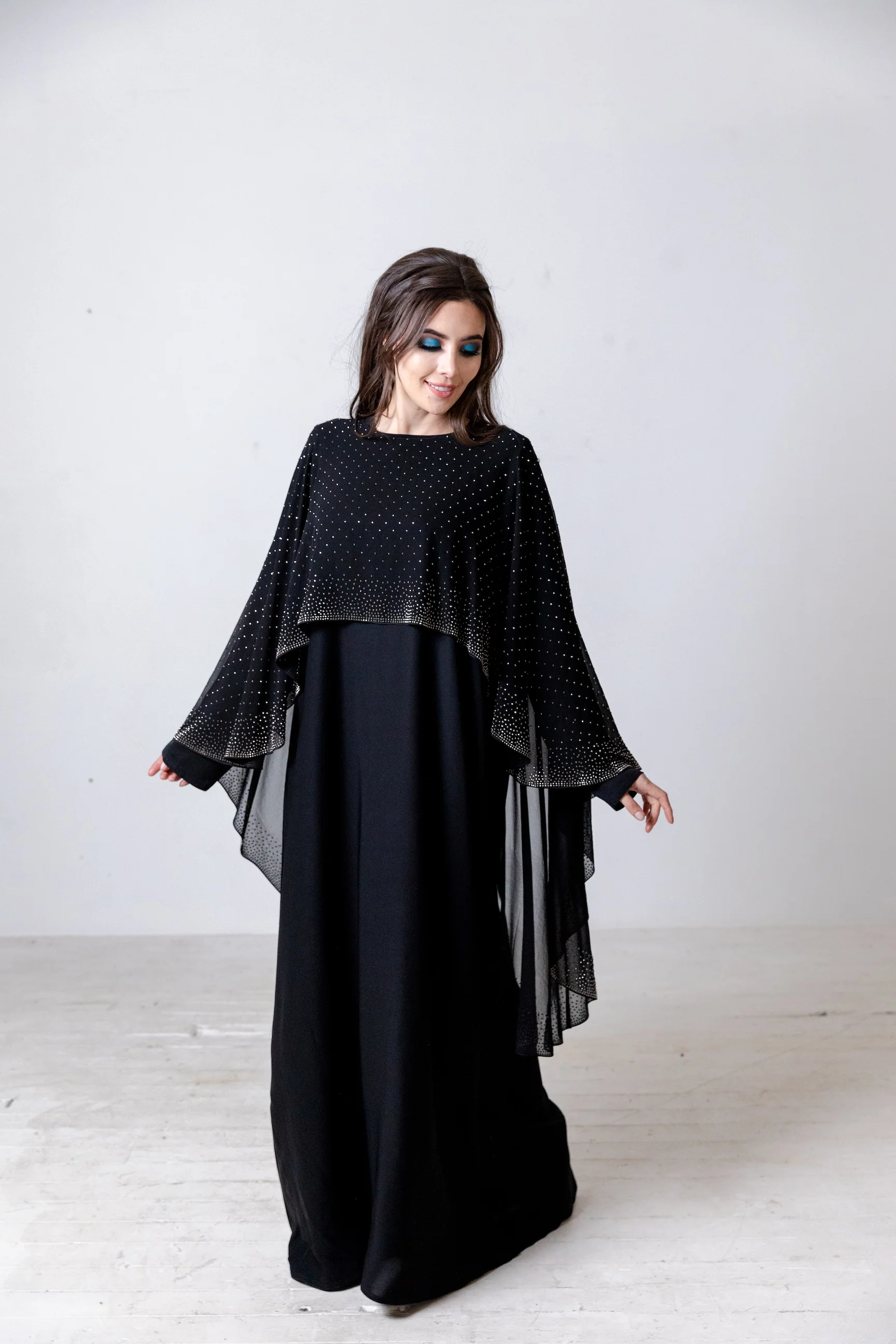 Black Closed Cape Abaya – Luxury Chiffon Design with Silver Stonework